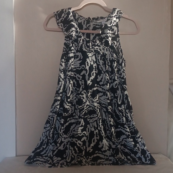 ❤️Maternity Adorable Black and White Abstract Blouse. - Picture 11 of 12